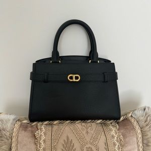 CHARLES & KEITH !Aubrielle hand  Bag - Black.